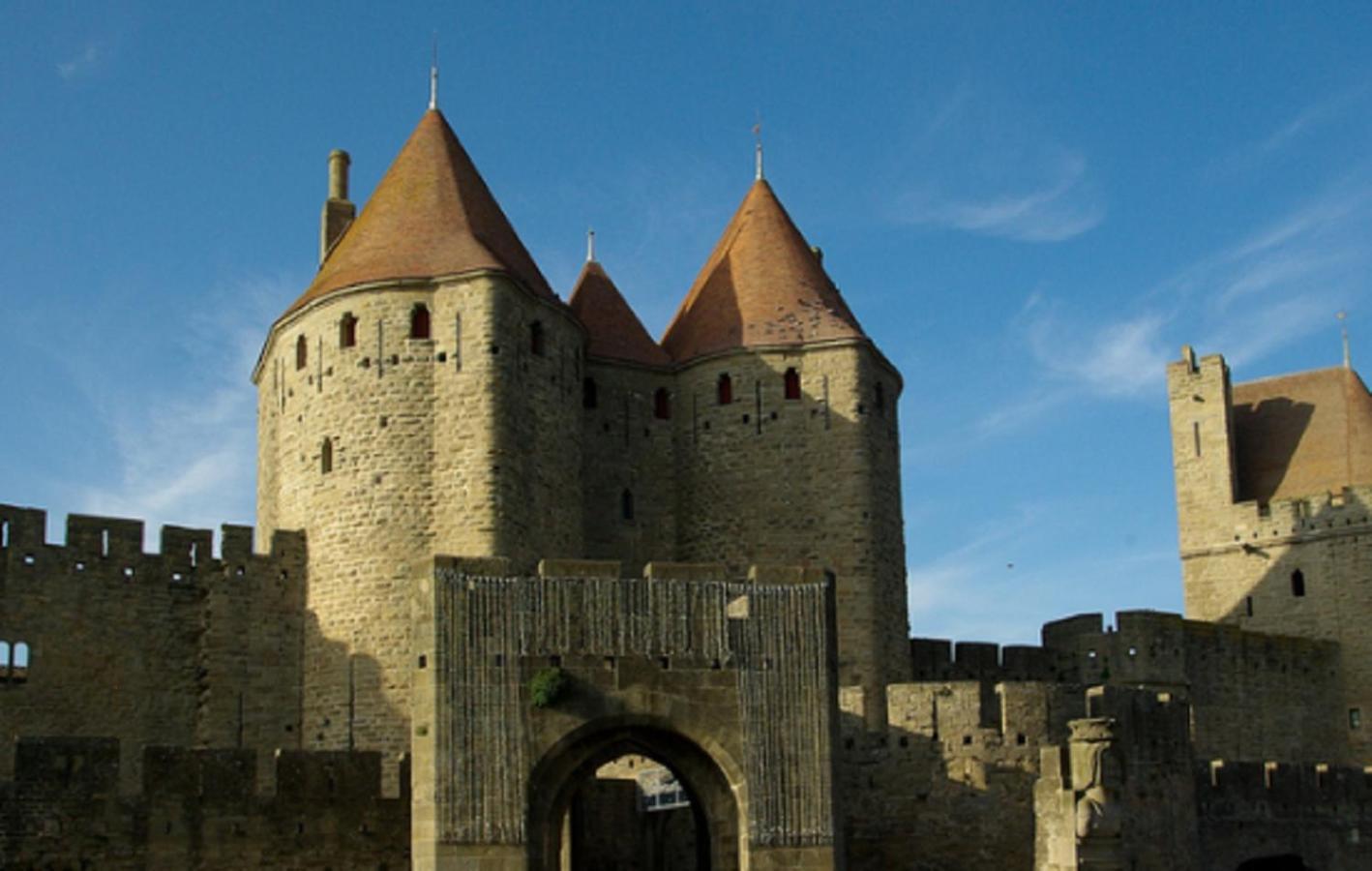 Au Doux Clocher Pieusse Exterior foto